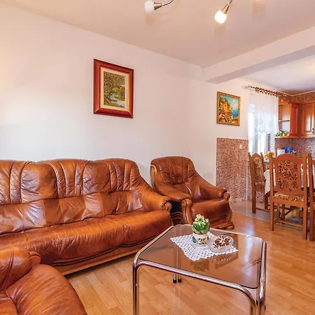 Cozy Apartment In Novi Vinodolski With Kitchen Apartment *