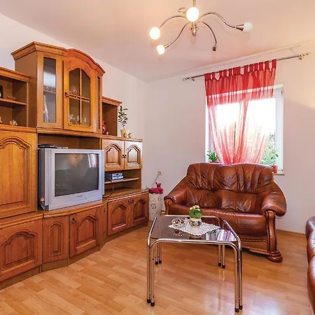 Cozy Apartment In Novi Vinodolski With Kitchen * Novi Vinodolski