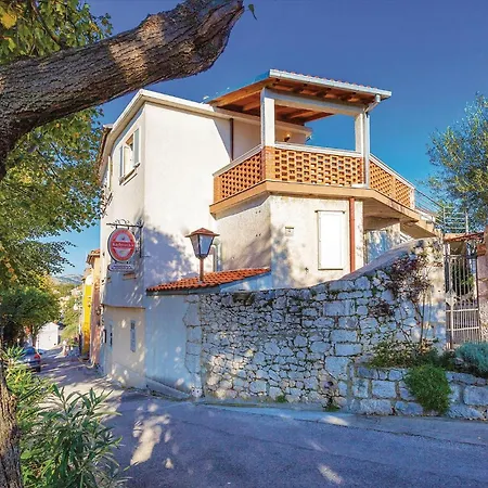 Apartment Cozy Apartment In Novi Vinodolski With Kitchen *