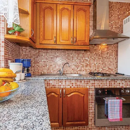 Cozy Apartment In Novi Vinodolski With Kitchen *