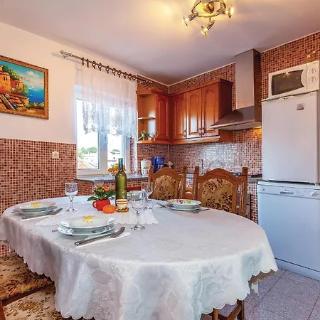 Apartment Cozy Apartment In Novi Vinodolski With Kitchen *