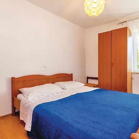 Apartment Cozy Apartment In Novi Vinodolski With Kitchen *