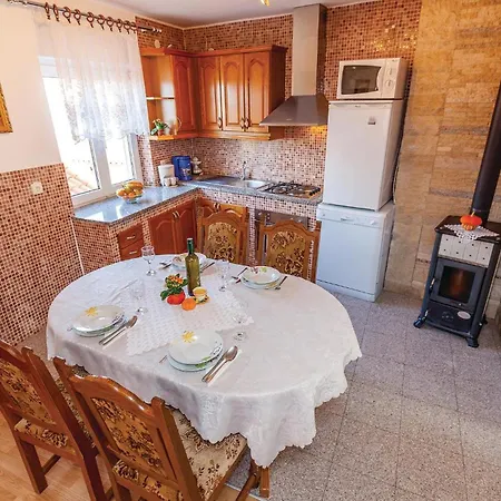 Apartment Cozy Apartment In Novi Vinodolski With Kitchen *