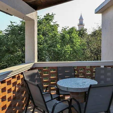 Cozy Apartment In Novi Vinodolski With Kitchen Apartment *